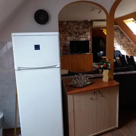 Bora Vendeghaz * Eger