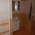 Bora Vendeghaz דירה *